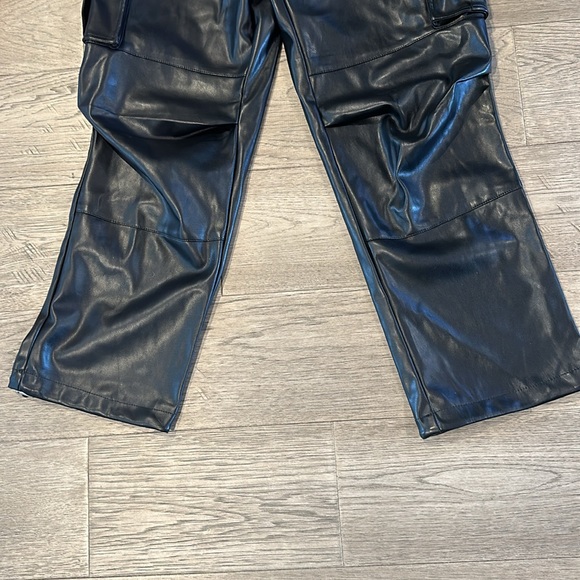 7 For All Mankind Black Faux Leather Cargo Bottom Draw String Size XS & Small - Picture 8 of 9